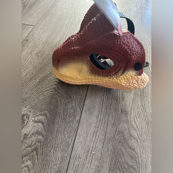 Jurassic world Reptile Velociraptor Mask - Red and Tan - Picture 2 of 9